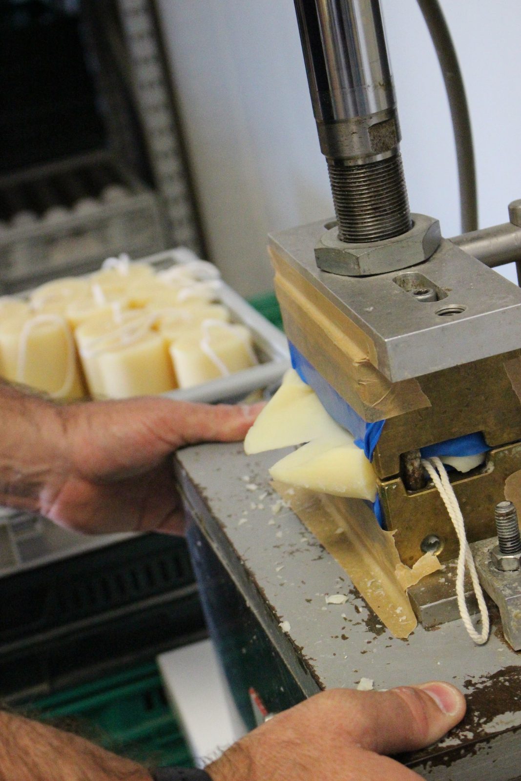 pressage d un savon artisanal a loix
